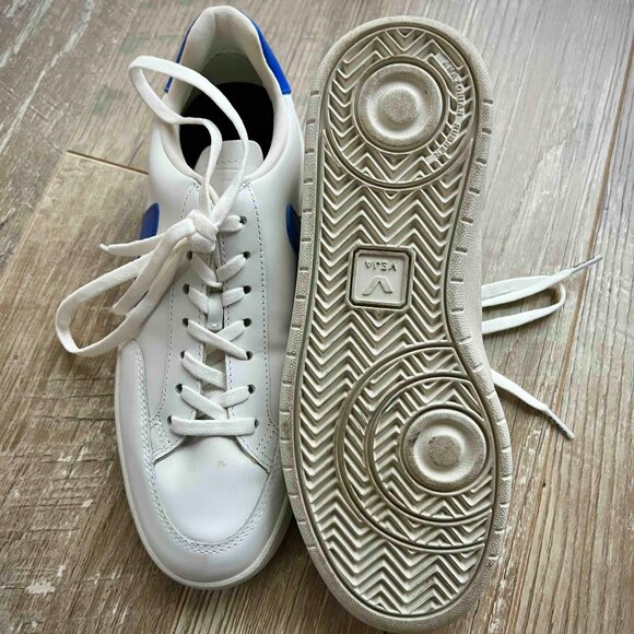 Veja's V-12 Leather White Paros, Unisex, Size 39, $100 (retails $170) - Picture 3 of 10